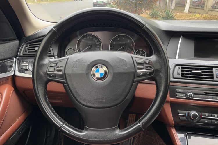 Used BMW 5 Series 2014 520Li Elegant Model
