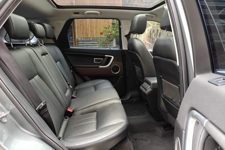 Used Land Rover Discovery Sport 2017 2.0T SE Interior 4