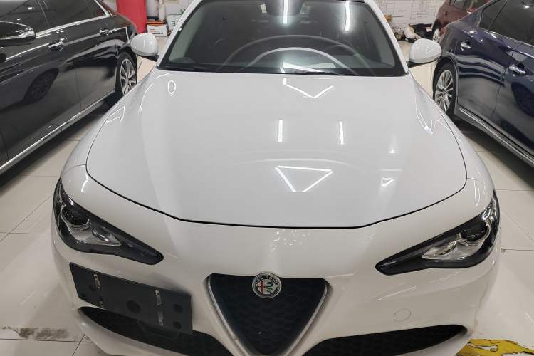 Used Alfa Romeo Giulia 2017 2.0T 200HP Luxury Edition
