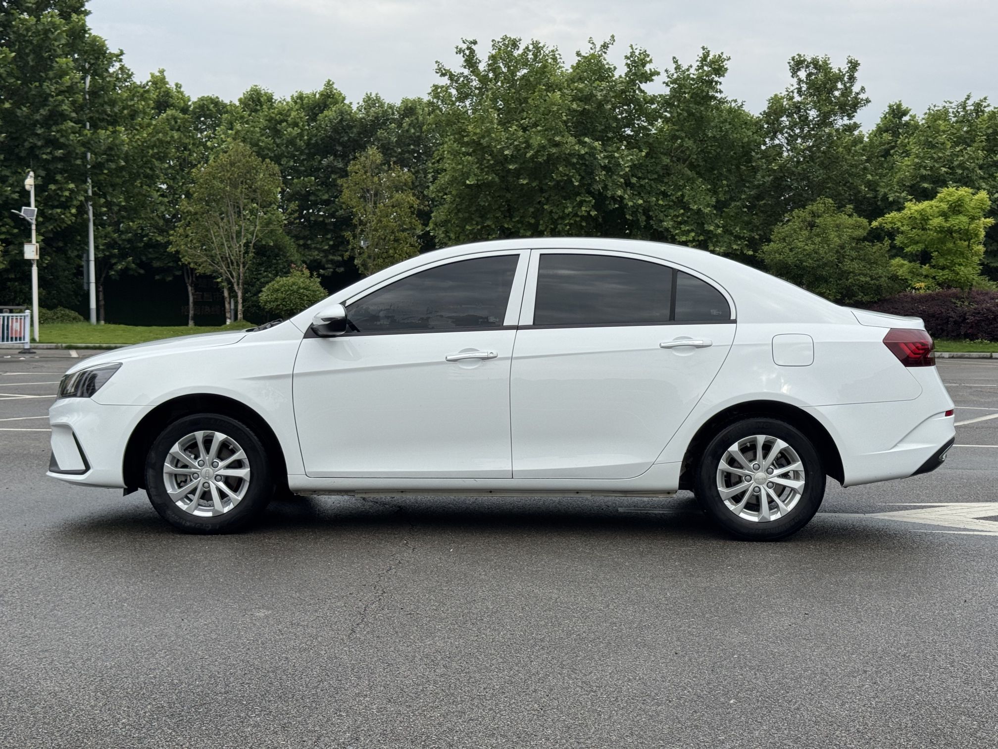 Geely Auto Emgrand 2021 UP 1.5L CVT Comfort Model — снимка 14