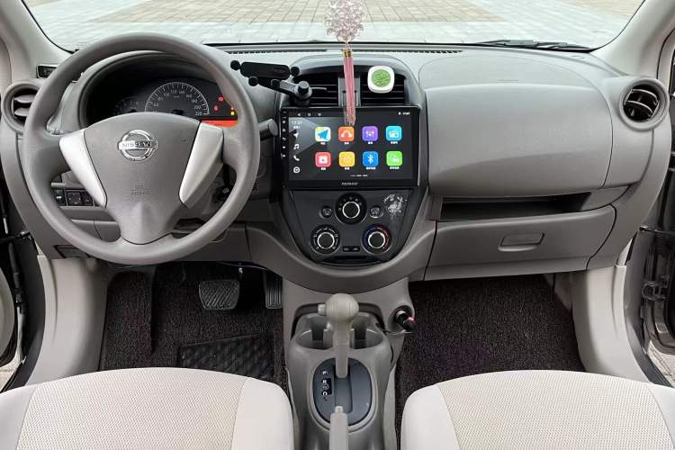 Used Nissan Sunny 2014 1.5XE CVT Elite Edition Gear Lever