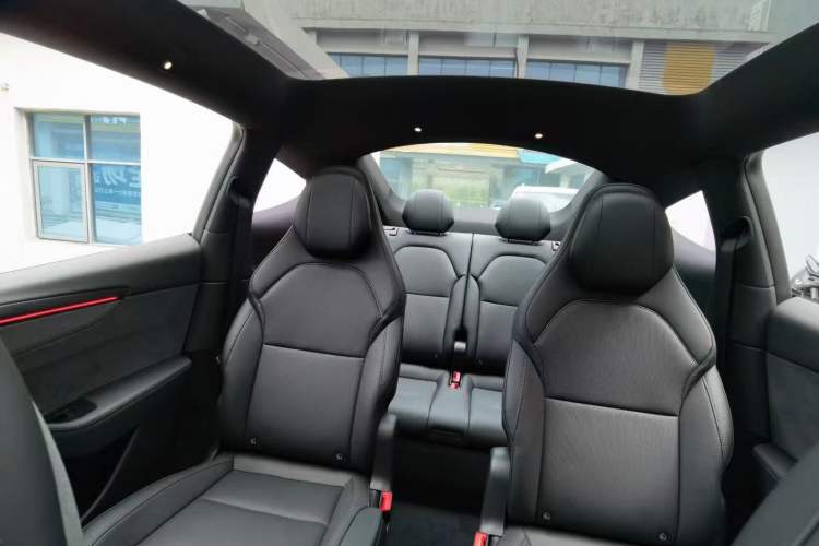 Used Tesla Model Y L 2025 Model Long-Range All-Wheel-Drive Version