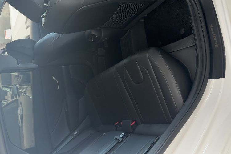 Used Hyundai Elantra 2023 1.5L CVT GLX Elite Edition Interior 2