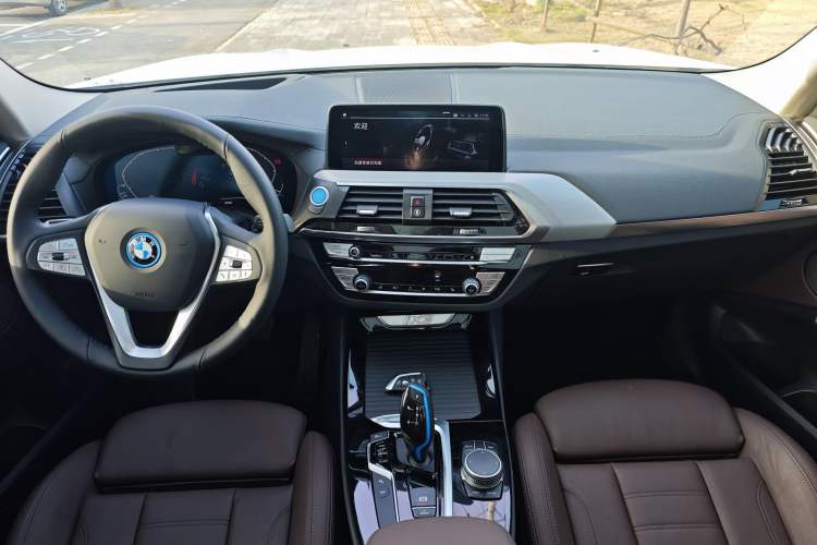 Used BMW iX3 2021 Updated Leading Type Interior 1