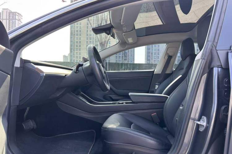Used Tesla Model 3 2019 Long-Range Rear-Wheel-Drive Version
