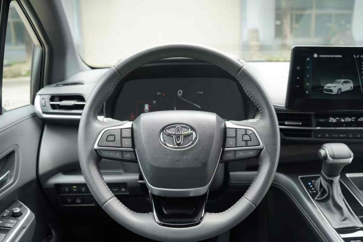 Used Toyota Sienna 2024 2.5L Hybrid Ultimate Edition