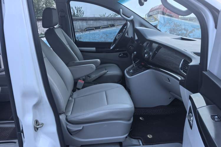 Used JAC Refine M5 2013 2.0T Gasoline Automatic Business Edition
