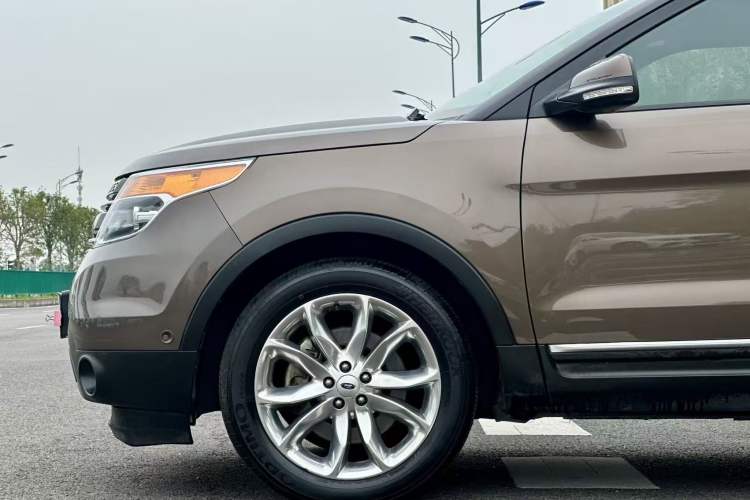 Used Ford Explorer 2013 3.5L Deluxe Model
