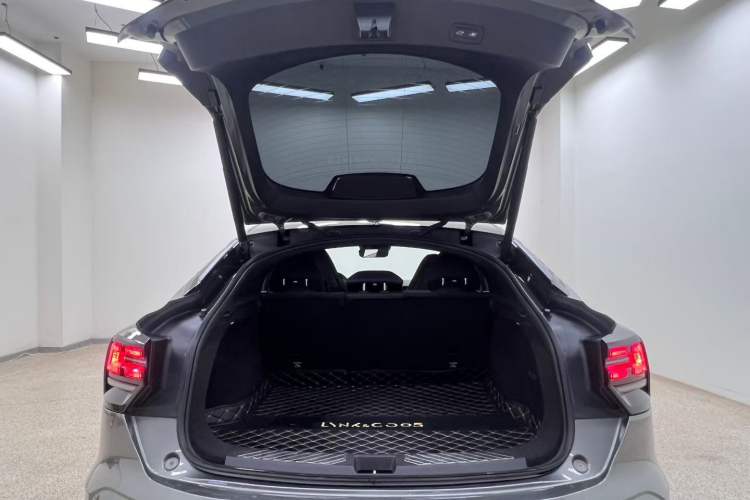 Used Lynk & Co 05 2020 2.0TD Four-Wheel Drive HypeHalo Trunk