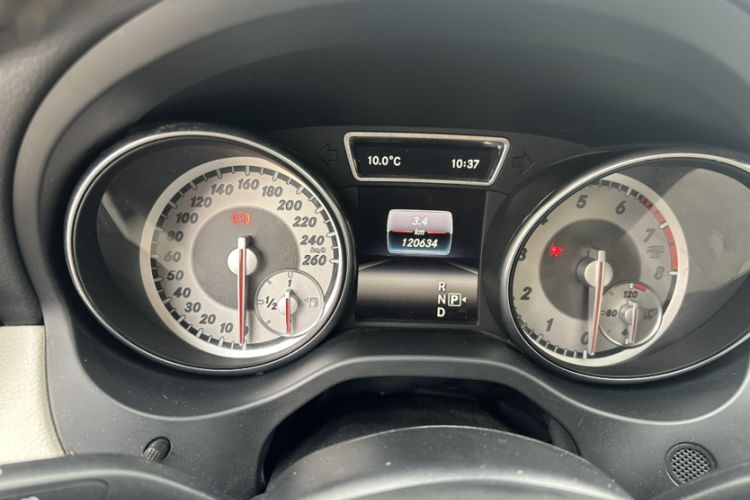 Used Mercedes-Benz GLA 2016 GLA 200 Sport Edition Odometer Close Up