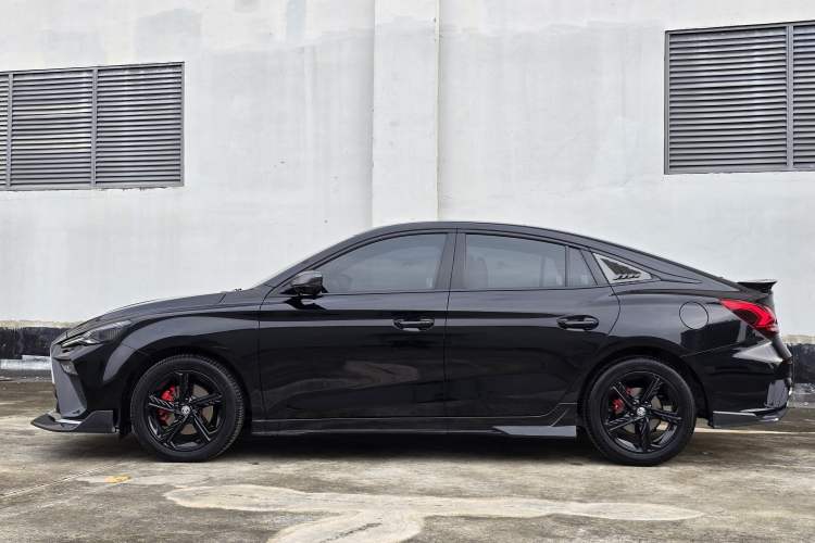 Used MG 5 Scorpio 2022 1.5T Trophy Sport Flagship Edition Exterior 2