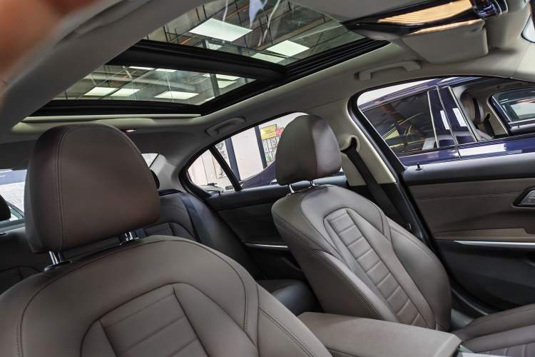 Used BMW 3 Series 2021 325Li M Sport Shadowline Package Interior 13