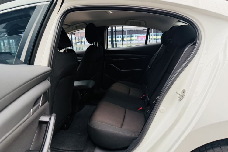 Used Mazda 3 Axela 2023 2.0L Automatic Zhiqing Edition Interior 6