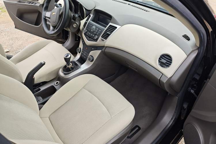 Used Chevrolet Cruze 2015 1.5L Classic SL MT
