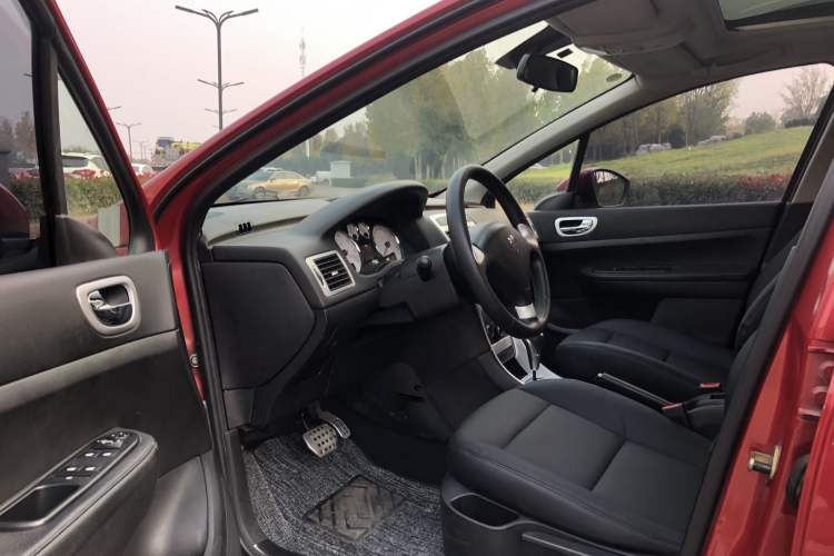 Used Peugeot 307 2013 1.6L Automatic CROSS
