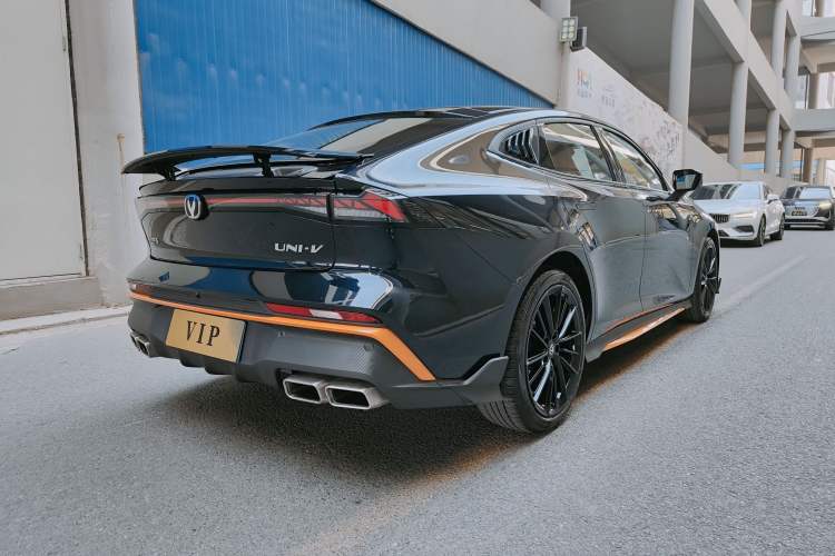 Used CHANGAN UNI-V 2025 1.5T 500Bar Prestige Sporty Version