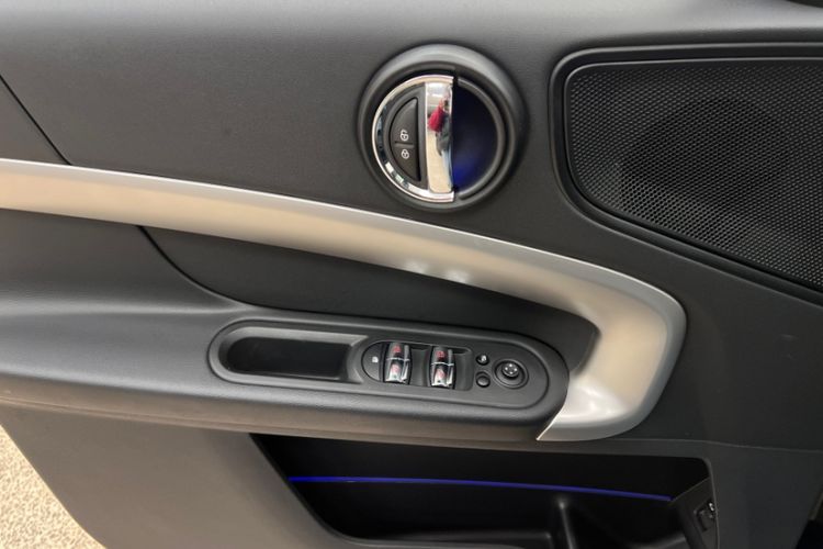 Used MINI Countryman 2021 1.5T COOPER ALL4 Laguna Blue Limited Edition Interior 3