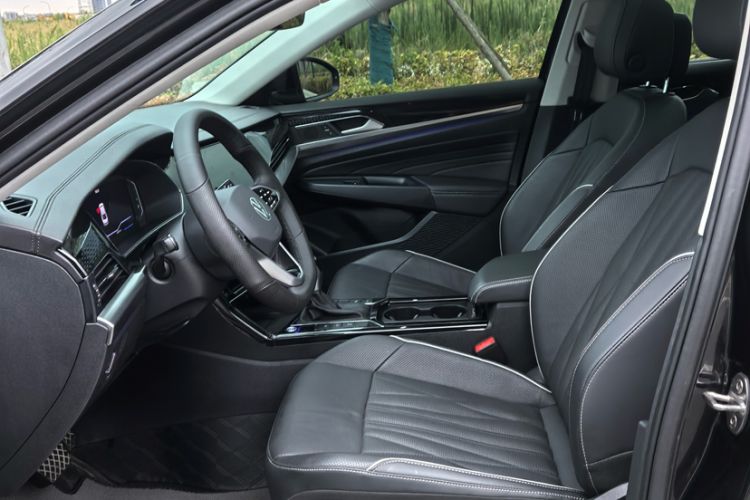 Used Volkswagen Passat 2022 330TSI Starry Luxury Edition – Exclusive Special Edition