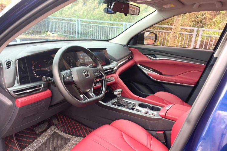 Used CHANGAN CS75 PLUS 2020 1.5T Automatic Luxury Version Interior 4