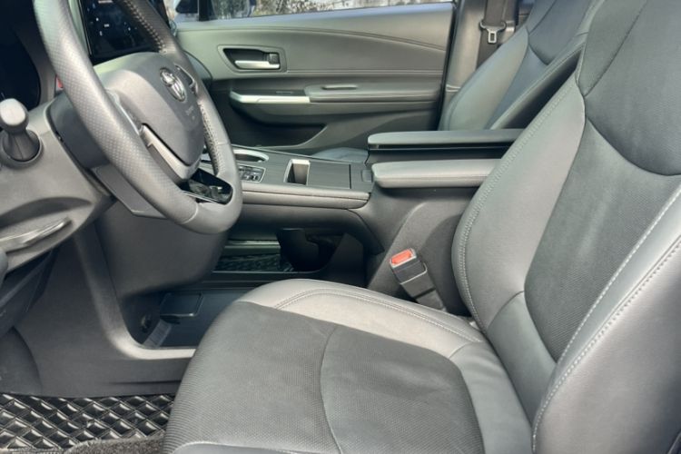 Used Toyota SIENNA 2021 2.5L Hybrid Premium Edition Interior 12