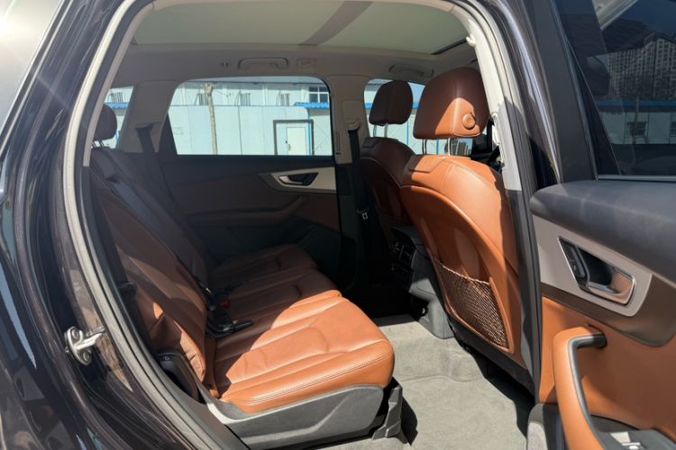 Used Audi Q7 2019 55 TFSI Technology Edition Interior 6