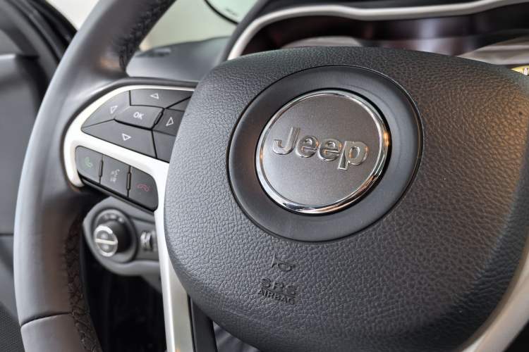 Used Jeep Cherokee 2017 2.0L Superior Edition