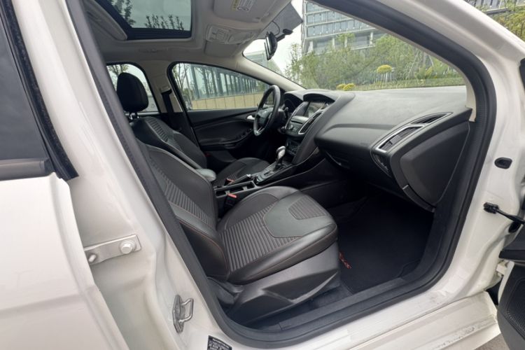 Used Ford Focus 2017 Hatchback EcoBoost 180 Automatic Elite Model Right Front Seat