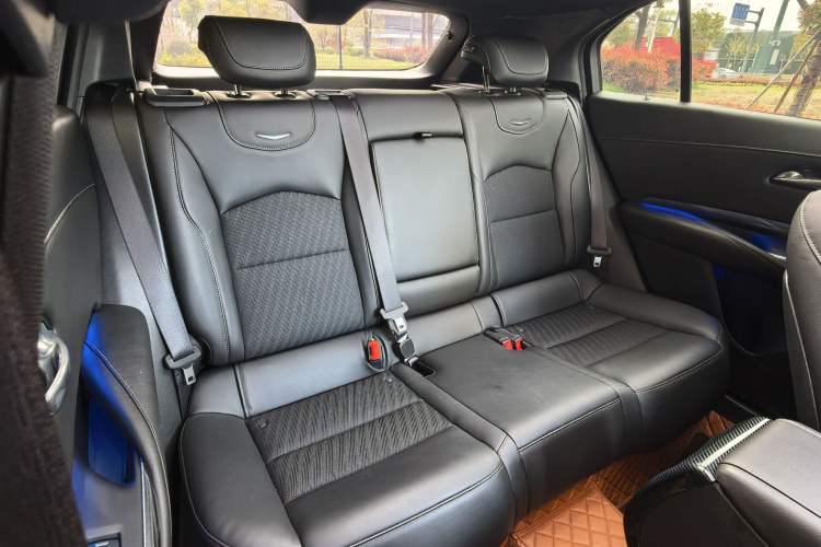 Used Cadillac XT4 2022 28T Two-Wheel Drive Fashion Edition Interior 4