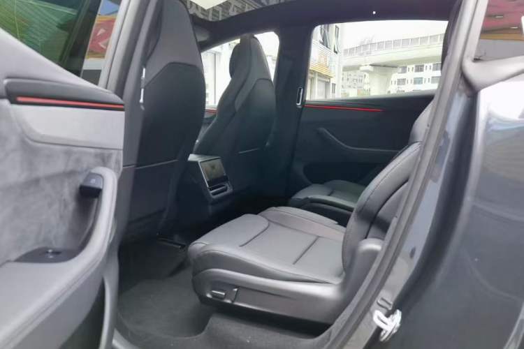 Used Tesla Model Y L 2025 Model Long-Range All-Wheel-Drive Version