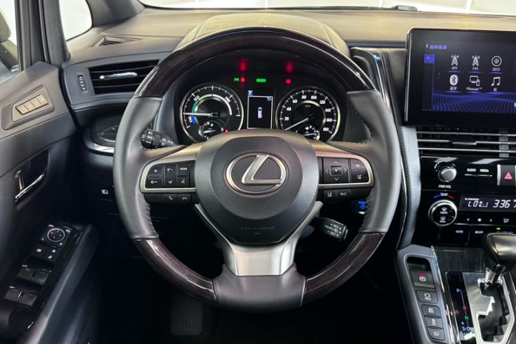 Used Lexus LM 2020 300h Four-Seat Grand Edition

