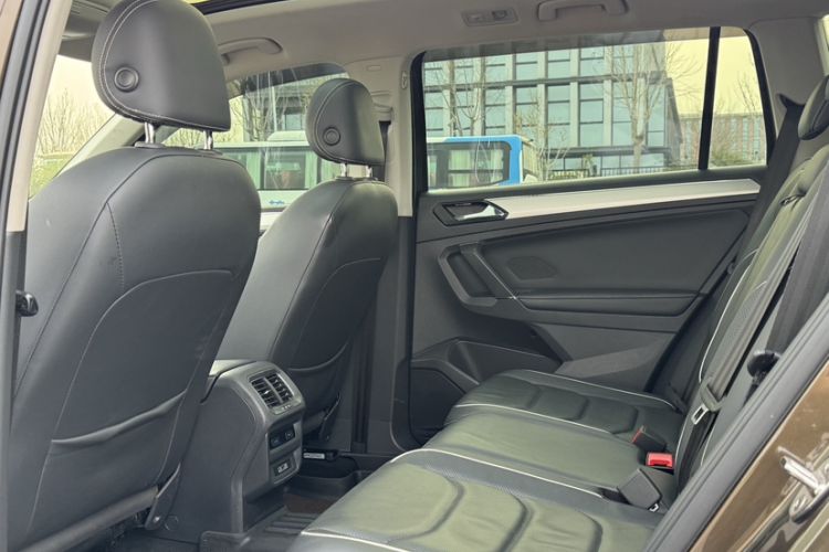 Used Volkswagen Tiguan L 2017 330TSI Automatic Two-Wheel Drive Flagship Edition Interior 3