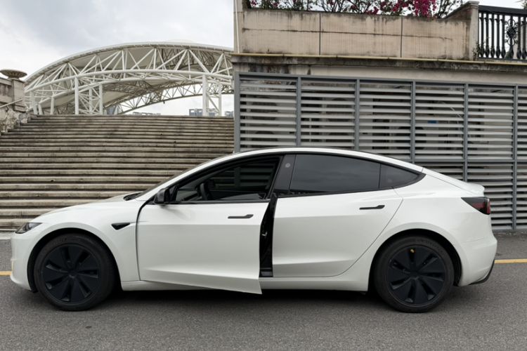 Used Tesla Model 3 2023 Rear-Wheel-Drive Version Exterior 9