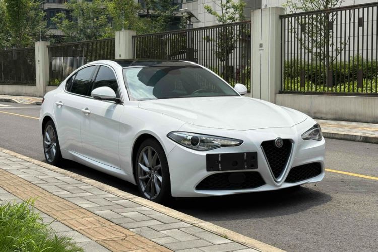 Used Alfa Romeo Giulia 2017 2.0T 200HP Luxury Edition
