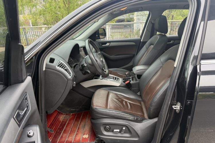 Used Audi Q5 2017 Plus 40 TFSI Ambition Model Interior 8