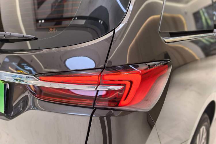 Used Buick GL8 2021 Land Cruiser Executive Class 652T Comfort Model
