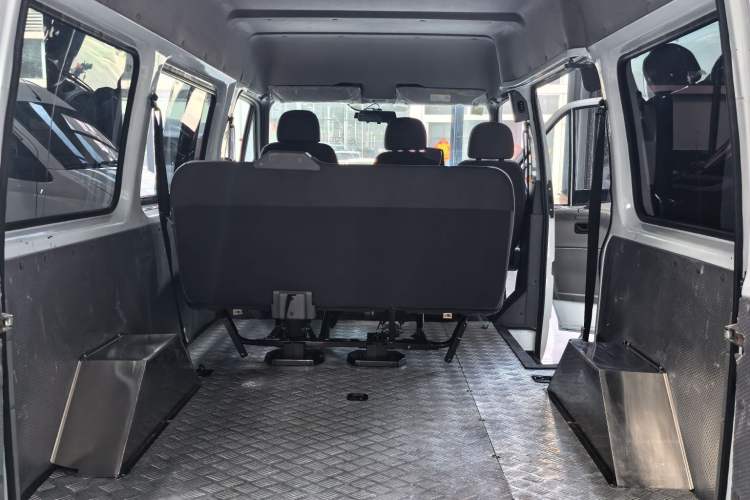 Used JMC Transit 2019 2.8T Commercial Version Short Wheelbase Mid-Roof 6-Seater China VI JX493
