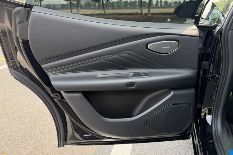 Used Lynk & Co 10 EM-P 2025 Model 120 Four-Wheel Drive Ultra Interior 12