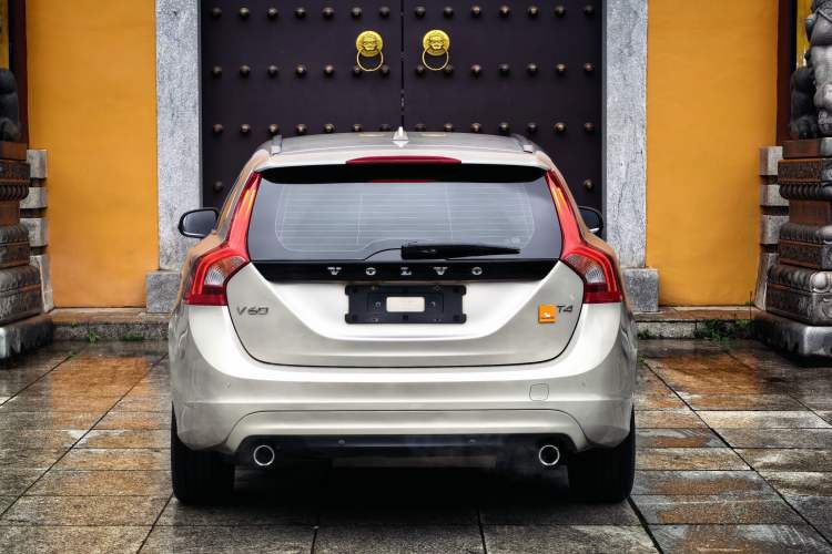 Used Volvo V60 2017 T4 Smart Edition China V Standard
