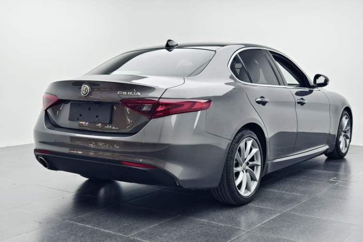 Used Alfa Romeo Giulia 2017 2.0T 200HP Luxury Edition