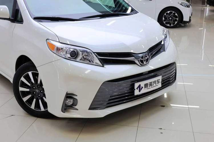 Used Toyota SIENNA  Exterior 9