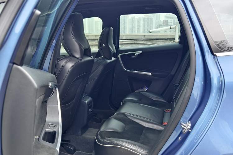 Used Volvo XC60 2017 T5 AWD Personalized Sport Upgrade Edition