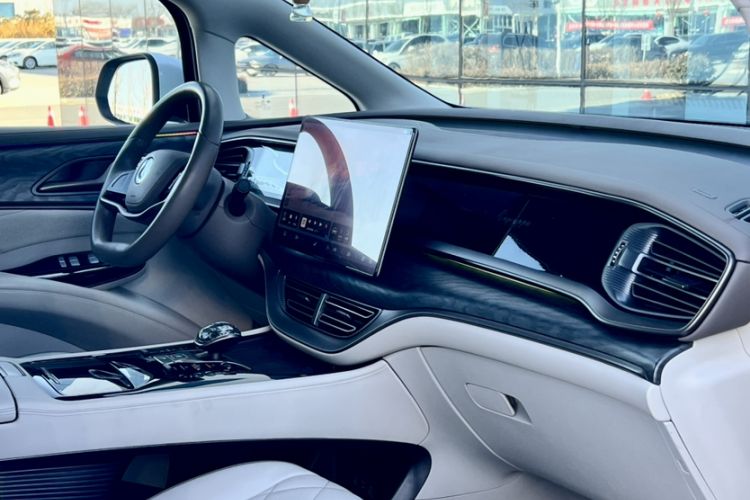 Used Denza D9 2022 DM-i 1040 Prestige Model