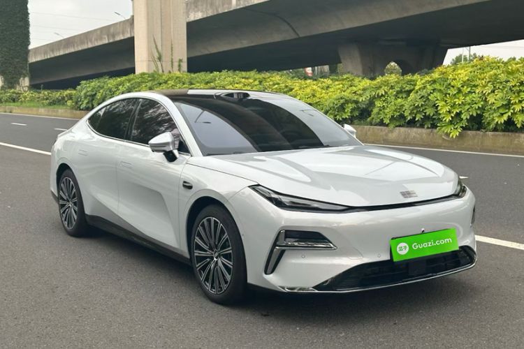 Used Geely Galaxy 8 2025 130km EM-P Starship Edition
