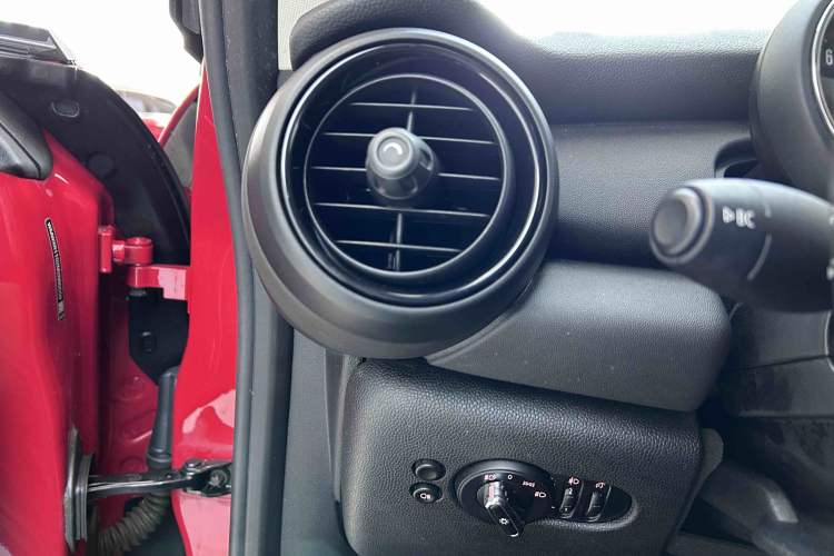 Used MINI 2021 1.5T ONE Interior 2