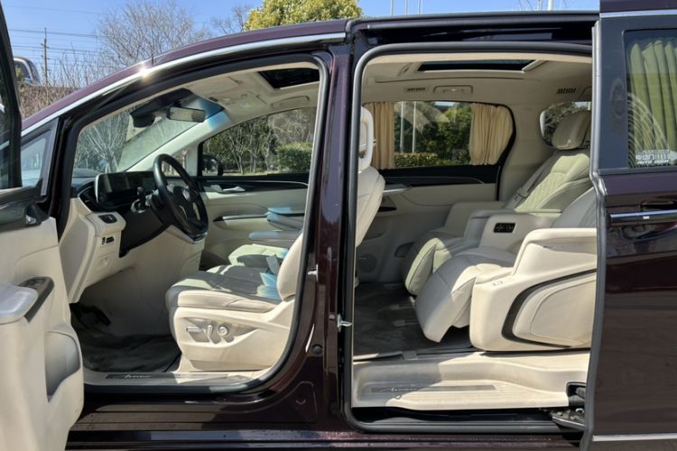 Used Buick GL8 2022 Avenir Aivia 7-Seater Deluxe Edition