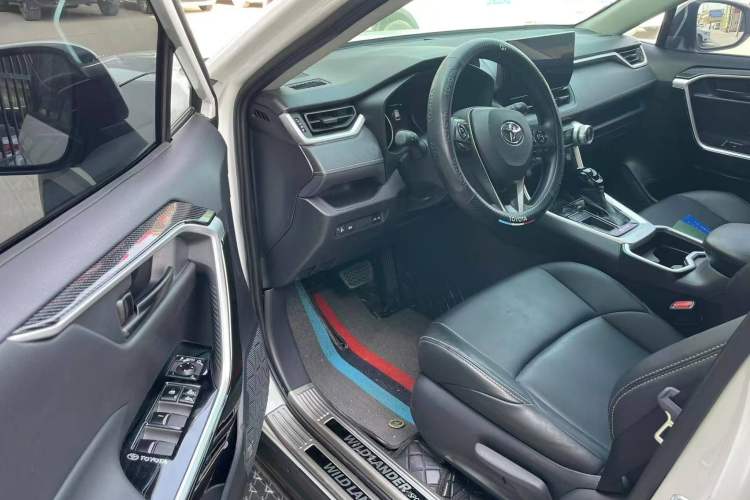 Used Toyota Wildlander 2024 2.0L CVT Two-Wheel Drive Leading Edition Interior 1