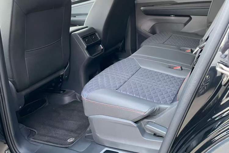 Used Volkswagen Teramont X 2023 330TSI Two-Wheel-Drive Luxury Edition
