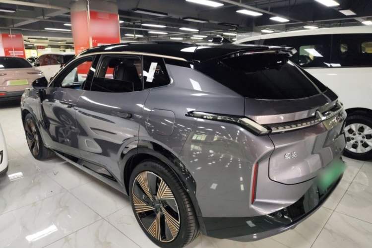 Used Lynk & Co 08 EM-P 2023 220 km Limited-Time Edition