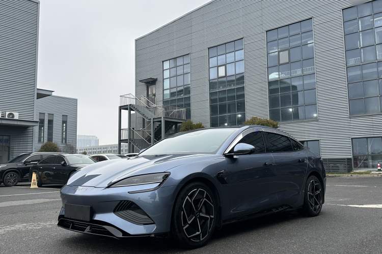 Used BYD Seal 2022 700 km Long-Range Rear-Wheel-Drive Version Exterior 3