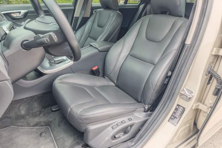 Used Volvo V60 2016 T5 Zhiyi Edition